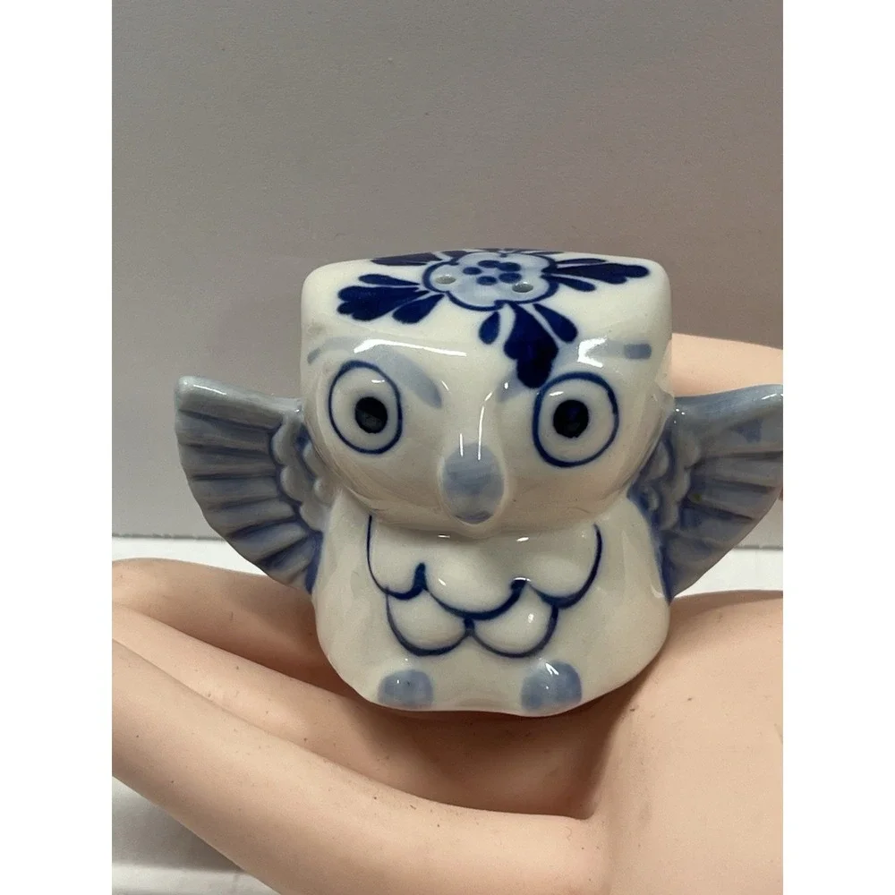 Owl Salt or‎ Pepper Shaker Blue White Delft Style Vintage 2 inches tall